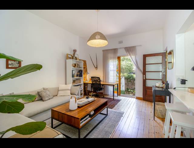 1.5 BEDROOM APARTMENT FOR SALE IN ORANJEZICHT